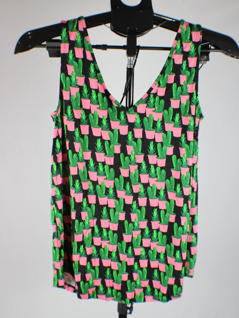 NWT Cupio Womens Small Cactus Novelty Print Sleeveless V-Neck Tank Top Black Pin